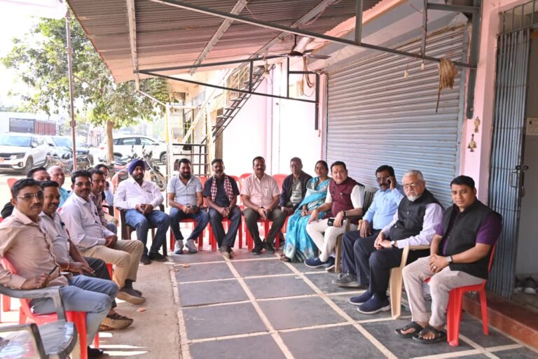 बसना/ लोकतंत्र की नींव मजबूत करने का अभियान: विधायक डॉ. संपत अग्रवाल ने बसना में SIR बैठक को किया संबोधित