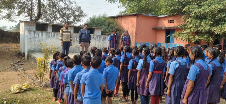 सरायपाली बीईओ ने किया विद्यालयों का औचक निरीक्षण