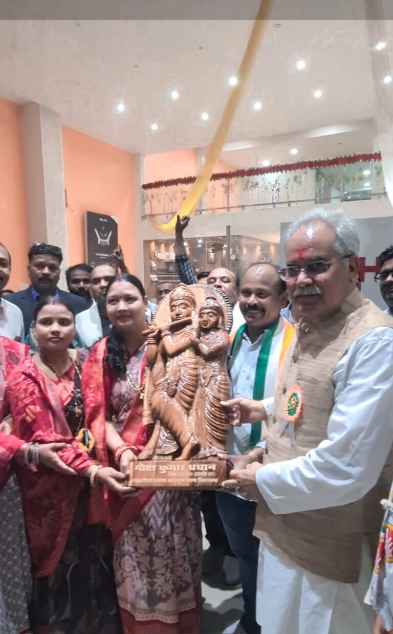 बसना/गणतंत्र यात्रा का ऐतिहासिक समापन, मोक्ष कुमार प्रधान के निवास पर भूपेश बघेल जी का भव्य आगमन