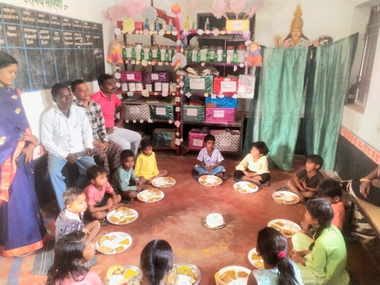 सरायपाली विकासखंड के आँगनबाड़ी केंद्रो में तिथि नेवता भोज का आयोजन