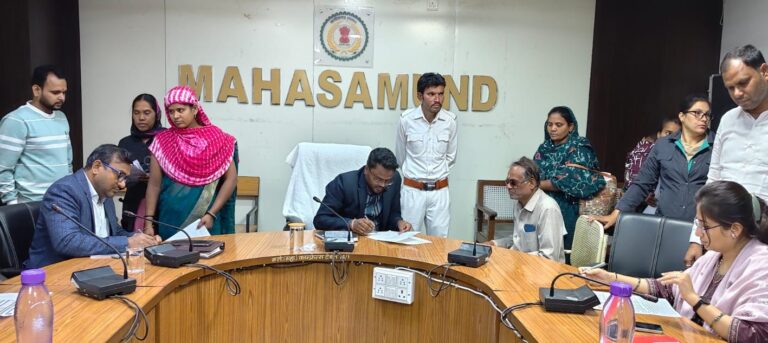 महासमुंद/ सीईओ श्री हेमंत नंदनवार ने जन चौपाल में सुनी लोगों की मांग एवं समस्याएं