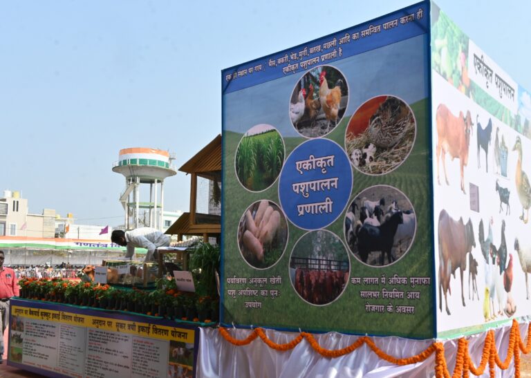 महासमुंद/गणतंत्र दिवस पर पशुपालन विभाग की झांकी को मिला तृतीय स्थान