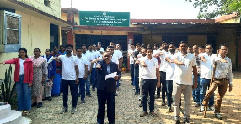 महासमुंद/ राष्ट्रीय मतदाता दिवस-2026 के अवसर पर सभी संस्थानों में मतदाता संकल्प एवं शपथ दिलाई गई