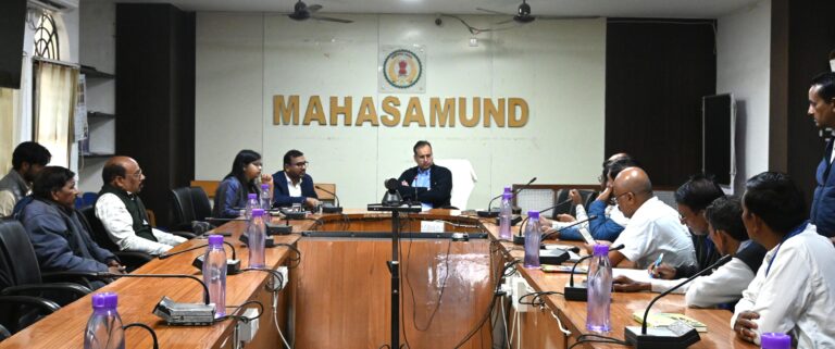 महासमुंद/ विशेष गहन पुनरीक्षण-2026 प्रेक्षक श्री भीम सिंह ने एसआईआर कार्यां के संबंध में राजनीतिक दलों के साथ की बैठक