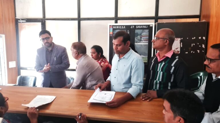 एसआईआर के अंतर्गत 14 फरवरी 2026 तक होगी सुनवाई एवं दस्तावेजों का सत्यापन सरायपाली में कलेक्टर श्री विनय कुमार लंगेह शामिल हुए सुनवाई में