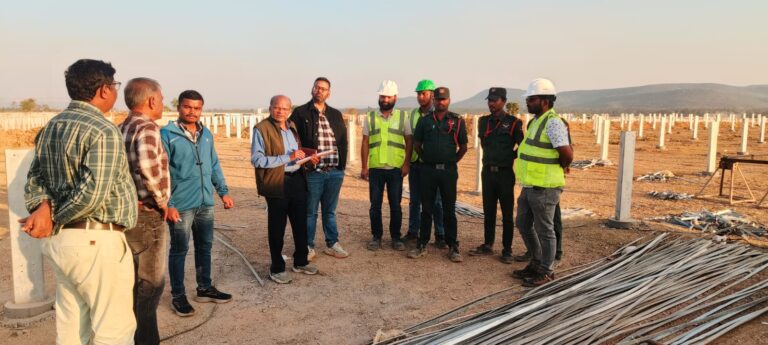 महासमुंद/ जिले में श्रम कानूनों के पालन हेतु संयुक्त टीम द्वारा सोलर पॉवर प्लांट और चिमनी भट्ठा का निरीक्षण