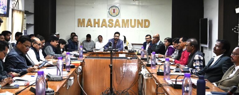 महासमुंद/कलेक्टर ने ली साप्ताहिक समय सीमा की बैठक धान उपार्जन केंद्रों पर सभी नोडल अधिकारियों को निरीक्षण के दिए निर्देश