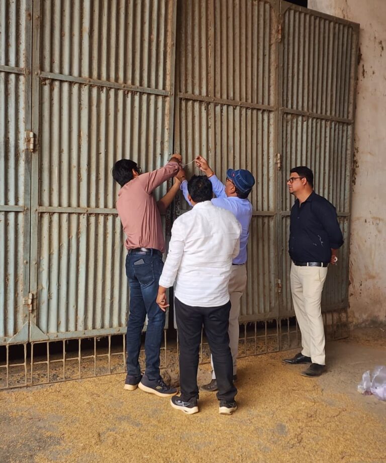सरायपाली में बालोदिया राइस मिल पर कार्रवाई, सील किया गया भौतिक सत्यापन में 61,203 बोरा धान की कमी पाई गई थी