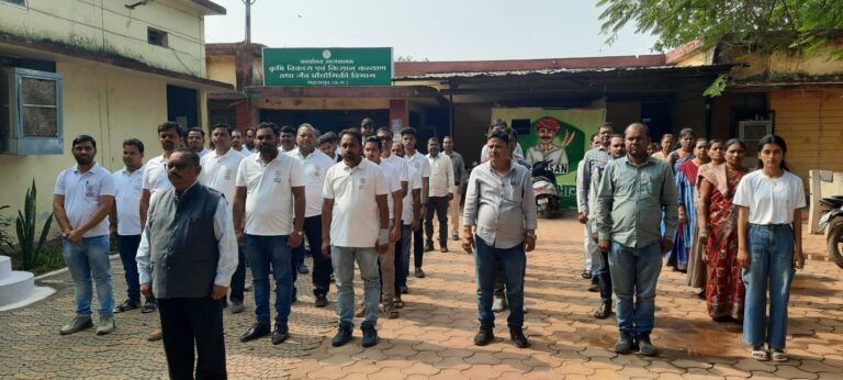 महासमुंद /शहीद दिवस पर दो मिनट का मौन धारण कर शहीदों को दी गई श्रद्धांजलि