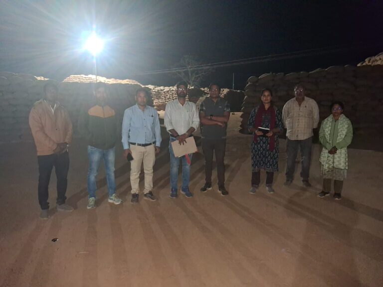 महासमुंद जिले में अवैध धान पर सख्त कार्रवाई, 2250 कट्टा धान एवं धान से भरा एक ट्रक जब्त राजडेरा समिति में 2088 कट्टा धान अधिक एवं तेंदूकोना समिति में 17069 कट्टा धान कम पाया गया