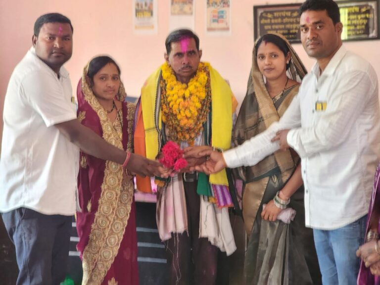 बसना सचिव श्री दासरथी बहेरा जी के सेवानिवृत होने पर दी गई भावविनी विदाई