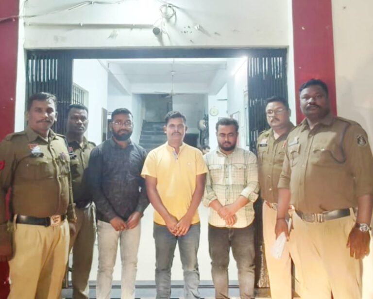 बसना : पुलिस का बड़ा खुलासा: ग्रामीणों के नाम पर बैंक खाता खुलवाकर करोड़ों का अवैध लेन-देन, गिरोह के तीन आरोपी गिरफ्तार