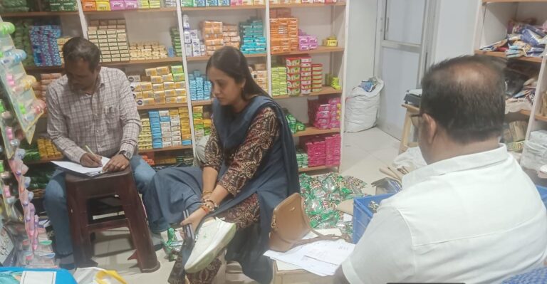 महासमुंद : प्रशासन की कार्रवाई0 9 बोरी गुटखा जब्त, नमूने जांच हेतु भेजे गए