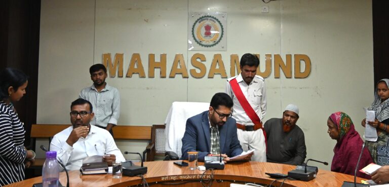 महासमुंद/कलेक्टर श्री लंगेह ने जन चौपाल में सुनी लोगों की समस्याएं श्रम विभाग अंतर्गत मालती साहनी को मिलेगा एक लाख रुपए की आर्थिक सहायता