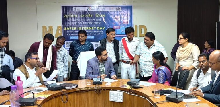 महासमुंद/ कलेक्टर श्री लंगेह ने जन चौपाल में सुनी लोगों की समस्याएं