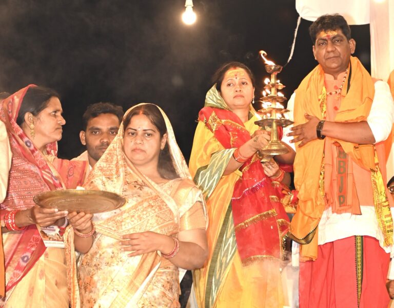 सिरपुर महोत्सव 2026 महानदी आरती में श्रद्धा, भक्ति और आस्था का अद्भुत संगम, उमड़ा श्रद्धालुओं का सैलाब विधायक श्री योगेश्वर राजू सिन्हा सपत्नीक शामिल हुए