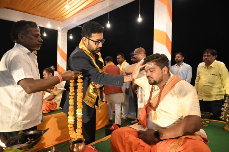 सिरपुर महोत्सव 2026 महानदी आरती में श्रद्धा, भक्ति और आस्था का अद्भुत संगम जनप्रतिनिधि, कलेक्टर एवं श्रद्धालु हुए शामिल