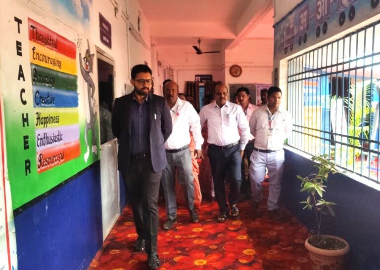 महासमुंद/ कलेक्टर ने पीएम श्री, स्वामी आत्मानंद स्कूल तुमगांव का किया सघन निरीक्षण 