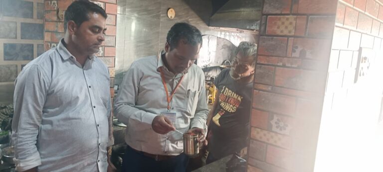 खाद्य विभाग द्वारा महासमुंद, बागबाहरा एवं तुमगांव क्षेत्र के विभिन्न प्रतिष्ठानों का निरीक्षण कर नमूना जांच की कार्रवाई की गई