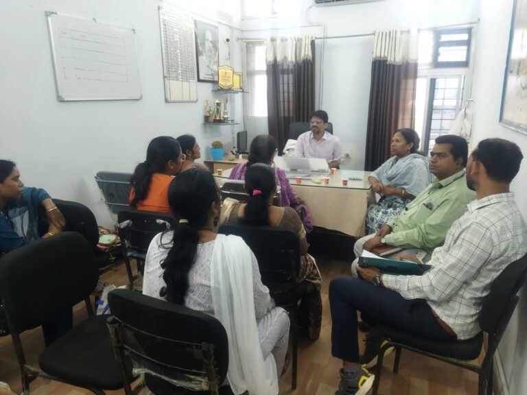 सरायपाली में स्वास्थ्य एवं महिला बाल विकास विभाग की संयुक्त समीक्षा बैठक आयोजित