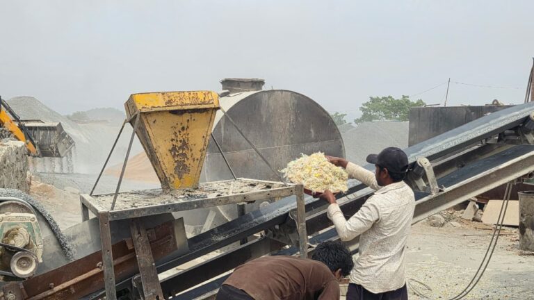 छत्तीसगढ़: कचरे से कमाई तक- प्लास्टिक वेस्ट बना जिले में आय और इंफ्रास्ट्रक्चर का नया आधार प्लास्टिक वेस्ट से चमकेंगी प्रधानमंत्री ग्रामीण सड़क