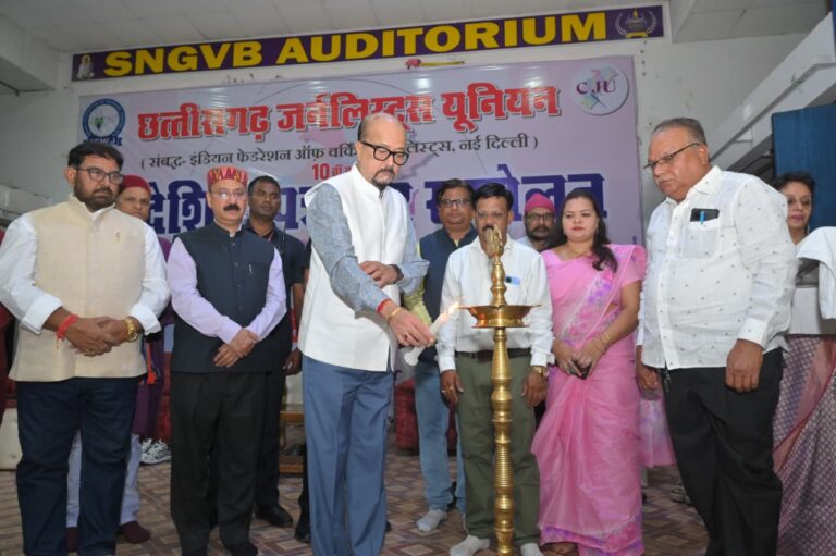 छत्तीसगढ़ : लोकतंत्र के चौथे स्तम्भ को और अधिक सुदृढ़, विश्वसनीय और जनोन्मुखी बनाएं- राज्यपाल श्री डेका