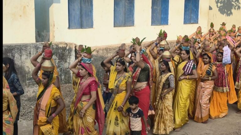महासमुंद/बसना ग्राम ढलम में शिव मंदिर प्राण प्रतिष्ठा महोत्सव का भव्य शुभारंभ, निकली विशाल कलश यात्रा