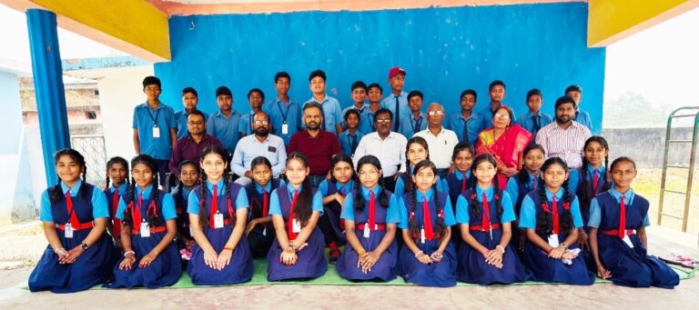 सरायपाली/शासकीय उच्च प्राथमिक शाला केदुवाँ में कक्षा 8वीं के विद्यार्थियों को दी गई भावभीनी विदाई