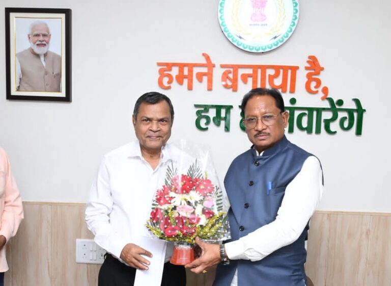 समाज हित के मुद्दों को लेकर सक्रिय लखन दास वैष्णव, CM साय से की खास मुलाकात