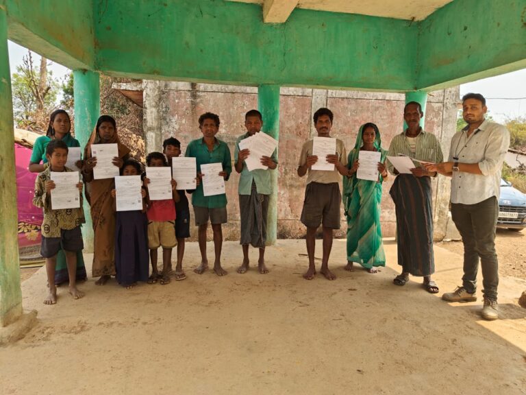 महासमुंद/भीथीडीह एवं सोनासिल्ली के कमार परिवारों का शत प्रतिशत निवास प्रमाण पत्र बना मुख्य धारा से जुड़कर हो रहे लाभान्वित