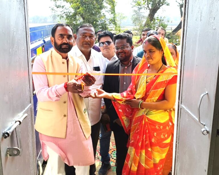 महासमुंद/बागबाहरा सफलता की कहानी 10,000 चूजों की क्षमता वाले एयर कंडीशनर मुर्गी फार्म का संचालन कर रही है माँ लक्ष्मी महिला समूह