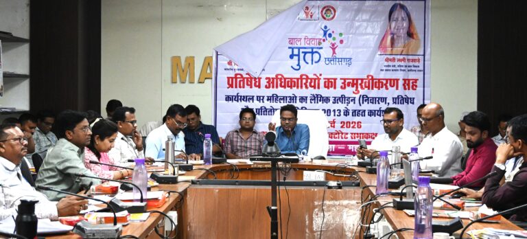 महासमुंद जिला पंचायत सीईओ श्री नंदनवार ने ली सड़क सुरक्षा समिति की बैठक सड़क सुरक्षा से जुड़े निर्देशों का गंभीरता से पालन सुनिश्चित करने तथासमन्वय के साथ कार्य करने के दिए निर्देश