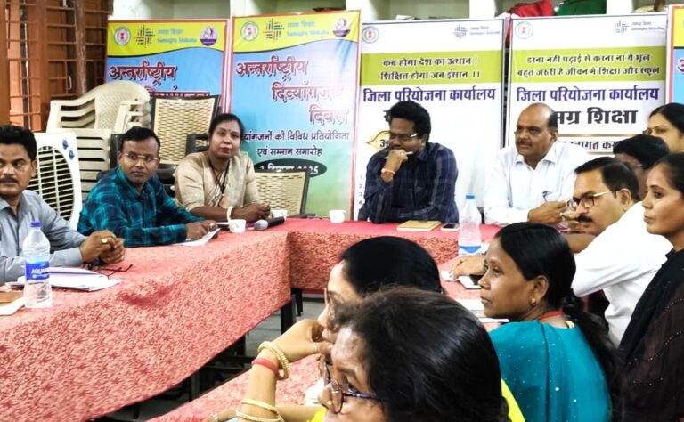 महासमुंद/शालाओं में बच्चों की शैक्षिक गुणवत्ता बढ़ाने समीक्षा बैठक आयोजित