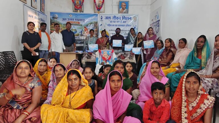 महासमुंद/अंतर्राष्ट्रीय महिला दिवस के उपलक्ष्य में ग्राम पाली में कार्यक्रम आयोजित महिलाओं को उनके योगदान के लिए किया गया सम्मानित 