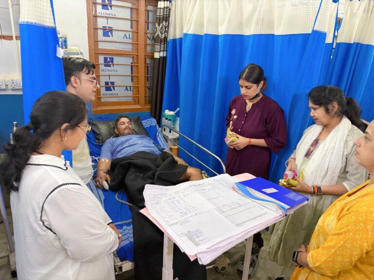 महासमुंद/डॉ. एकता लंगेह ने मरीजों के दीर्घायु और बेहतर स्वास्थ्य की कामना करते हुए स्वास्थ्य का ध्यान रखने की अपील