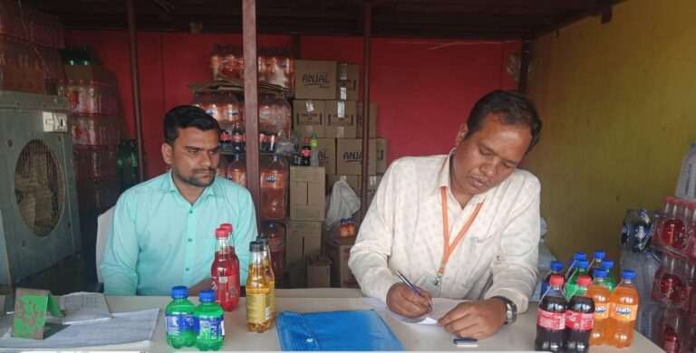 महासमुंद में खाद्य विभाग की छापेमार कार्रवाई, कई उत्पाद जांच के दायरे में
