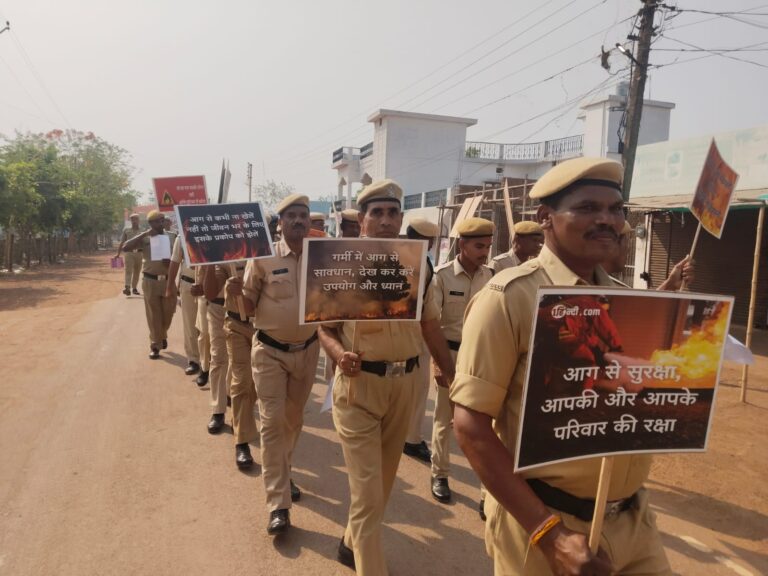 महासमुंद में अग्निशमन सेवा सप्ताह की शुरुआत, रैली और लाइव डेमो से दी जा रही सुरक्षा की सीख