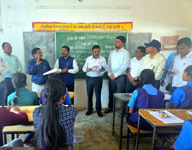 महासमुंद/प्रयास प्रवेश की तैयारी तेज: आयुक्त व कमिश्नर ने मॉक टेस्ट का किया अवलोकन, 410 विद्यार्थियों ने लिया हिस्सा
