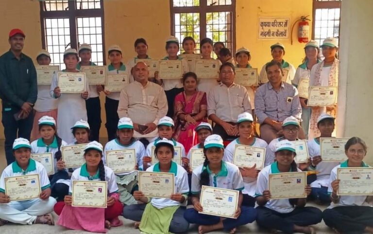महासमुंद /बड़ौदा आरसेटी में 31 दिवसीय सिलाई प्रशिक्षण का समापन जनपद अध्यक्ष ने दिए प्रमाण पत्र 27 महिलाओं को मिला आत्मनिर्भरता का हुनर