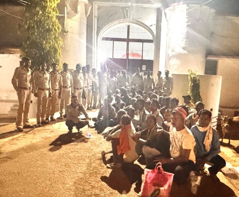 बागबाहरा: महिलाएं सहित 52 आरोपी जेल  वन भूमि पर कब्जा पड़ा भारी: प्रशासन की सख्त चेतावनी