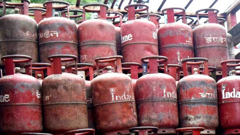 महासमुंद प्रशासन अलर्ट: LPG, पेट्रोल-डीजल की सप्लाई पर कड़ी नजर
