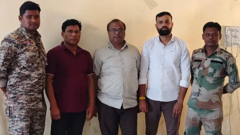 महासमुंद जिला खाद्य अधिकारी अजय यादव निकला गैस के गबन का मुख्य षड्यंत्रकारी, डील में मिले थे 50 लाख, तीन गिरफ्तार
