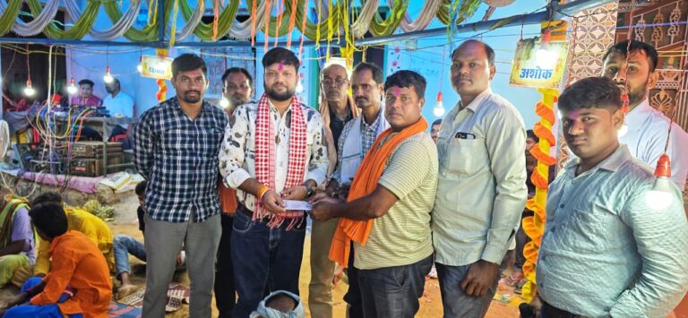 बसना /अष्टप्रहरी संकीर्तन हरिनाम यज्ञ में शामिल हुए जनपद सभापति प्रकाश सिन्हा