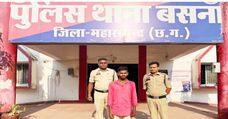 महासमुंद पुलिस की त्वरित कार्रवाई: महिला के निजी फोटो-वीडियो वायरल करने वाला आरोपी पश्चिम बंगाल से गिरफ्तार