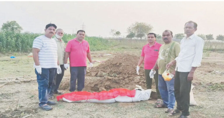 “मानवता की मिसाल: अज्ञात बुजुर्ग की मौत के बाद मुक्तिधाम सेवा समिति ने संभाला मोर्चा, विधि-विधान से किया अंतिम संस्कार”