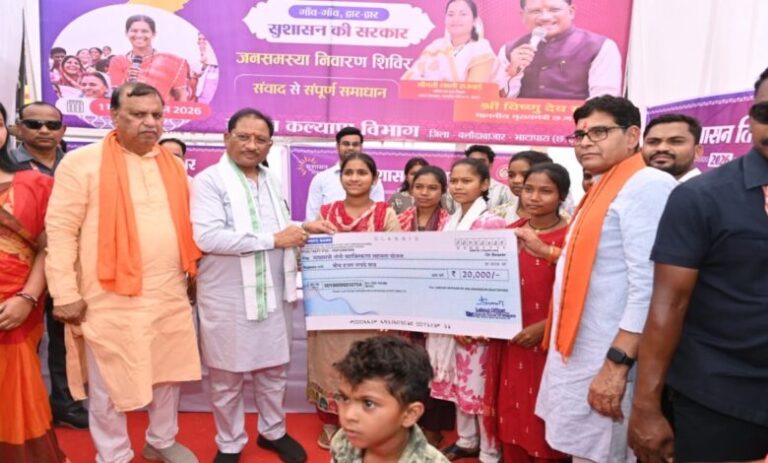 करहीबाजार समाधान शिविर में CM साय ने दी विकास कार्यों की सौगात, योजनाओं के हितग्राहियों से किया संवाद