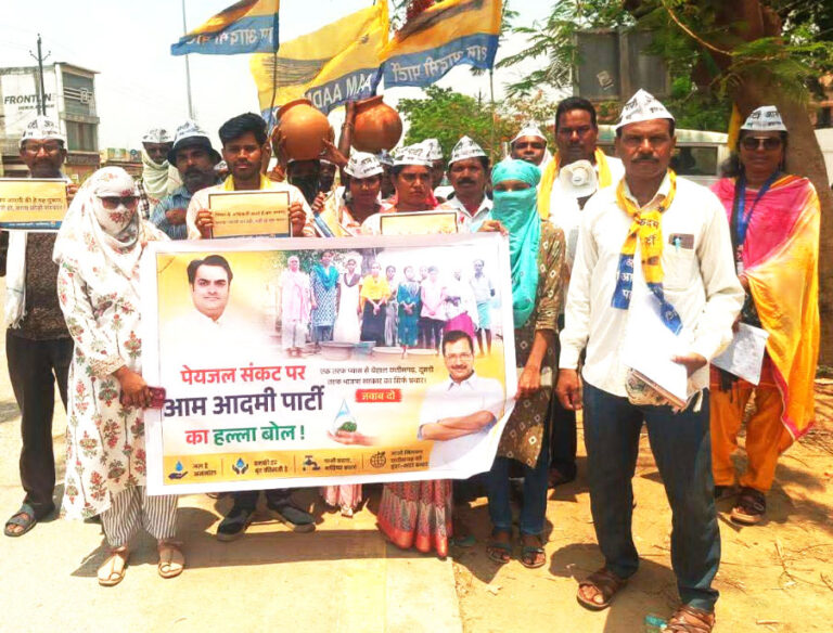 बसना में गहराता जल संकट: ‘आप’ कार्यकर्ताओं ने किया एसडीएम कार्यालय का घेराव, ज्ञापन सौंपकर जल्द सुधार की मांग की