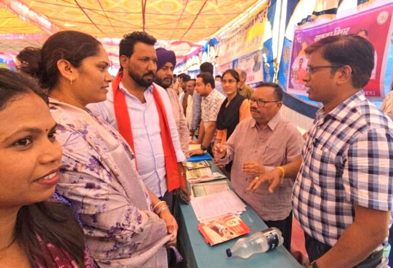 महासमुंद: सुशासन तिहार और कृषि संकल्प अभियान के तहत 5 विकासखंडों के 10 गांवों में लगे शिविर