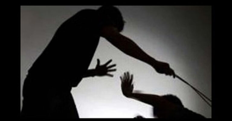 रामपुर: कलयुगी बेटे ने शराब के नशे में माता-पिता को लहूलुहान किया, आरोपी भाई के खिलाफ मामला दर्ज
