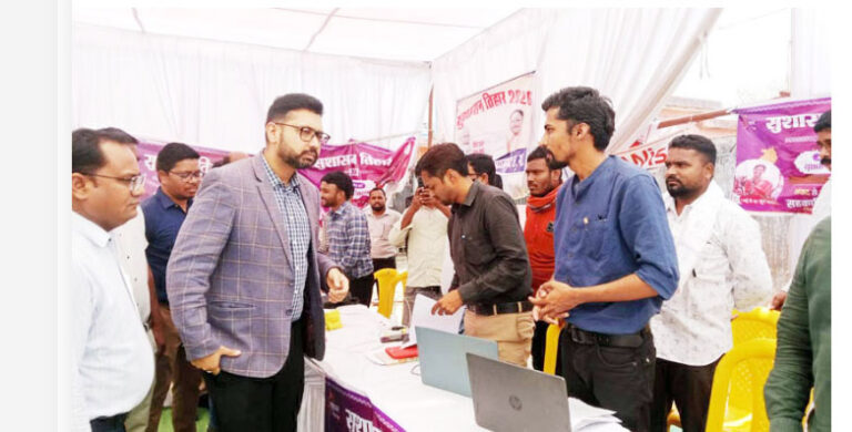 महासमुंद: सुशासन तिहार 2026 के तहत समाधान शिविर आयोजित, ग्रामीणों की समस्याओं का हुआ मौके पर निपटारा
